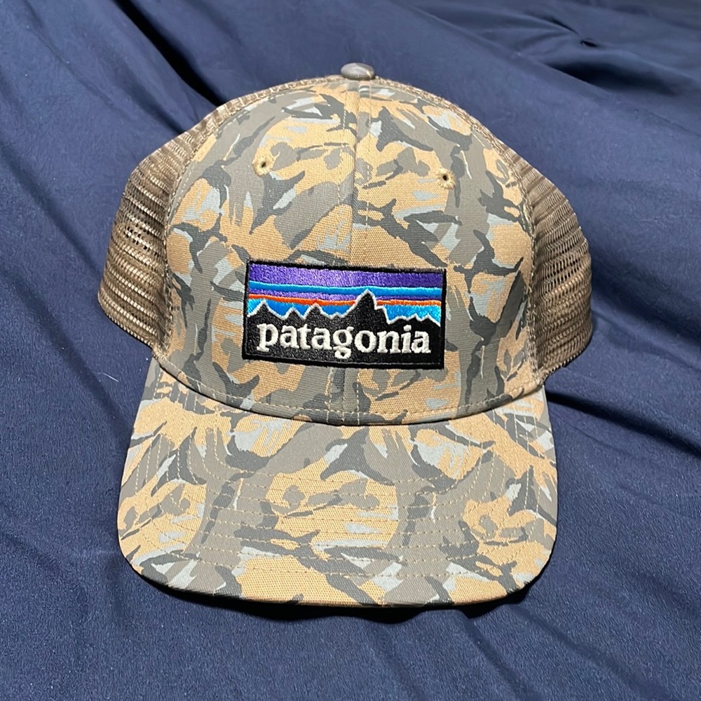 Camo Patagonia hat. One size!